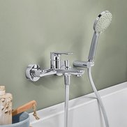 Eine Badewannen Armatur